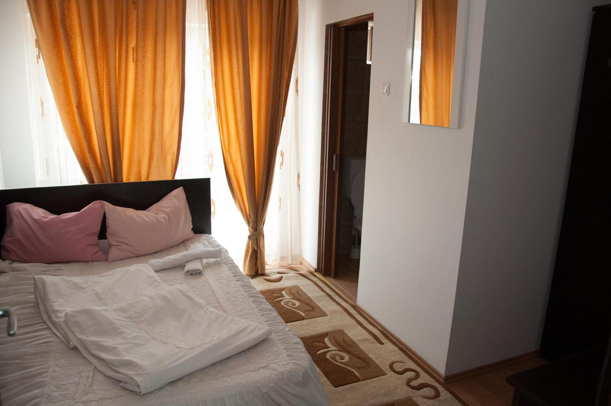 Pensiunea Lari Baile 1 Mai Kamer foto