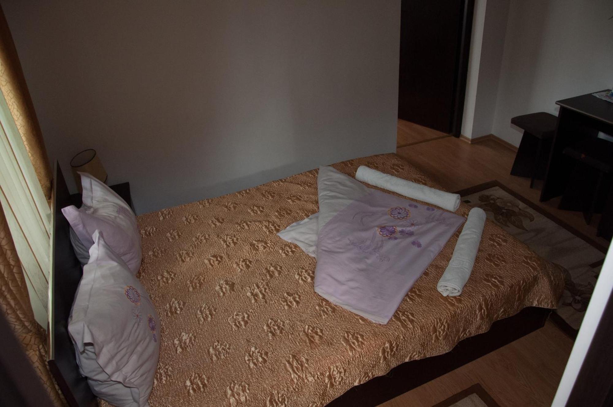 Pensiunea Lari Baile 1 Mai Kamer foto